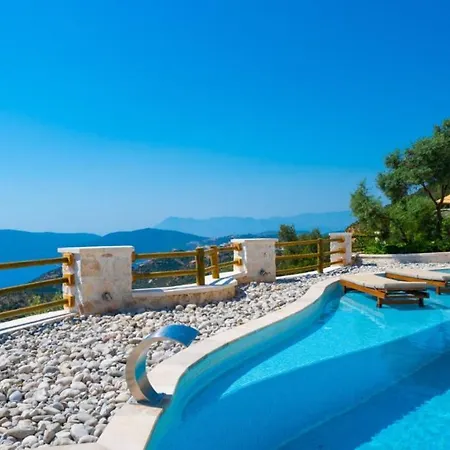 Sleeps 6 Pool Air Con Wifi
