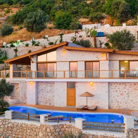 וילה Sleeps 6 Pool Air Con Wifi קלקן